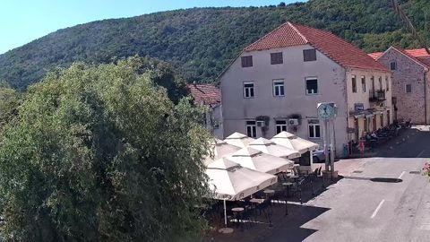 Live camera covering the tourist quarter by the city square
