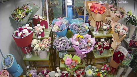 Example of a live stream of finished bouquets in a shop