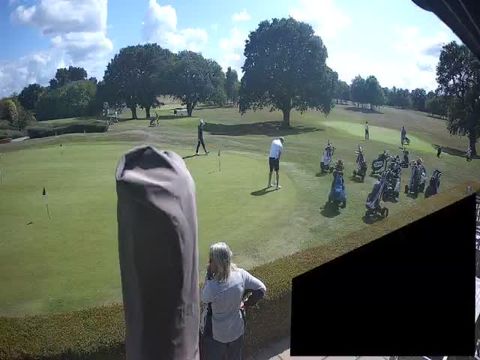 Online stream of a green and the weather conditions