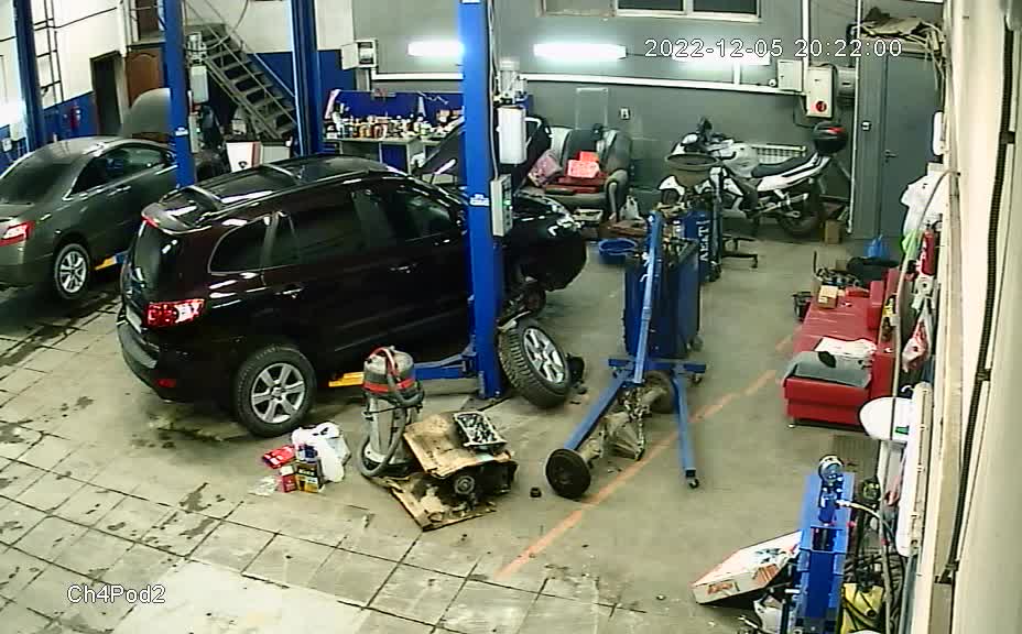 Live view of a working bay at a tire workshop