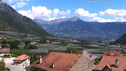Live stream of the weather in a mountain valley